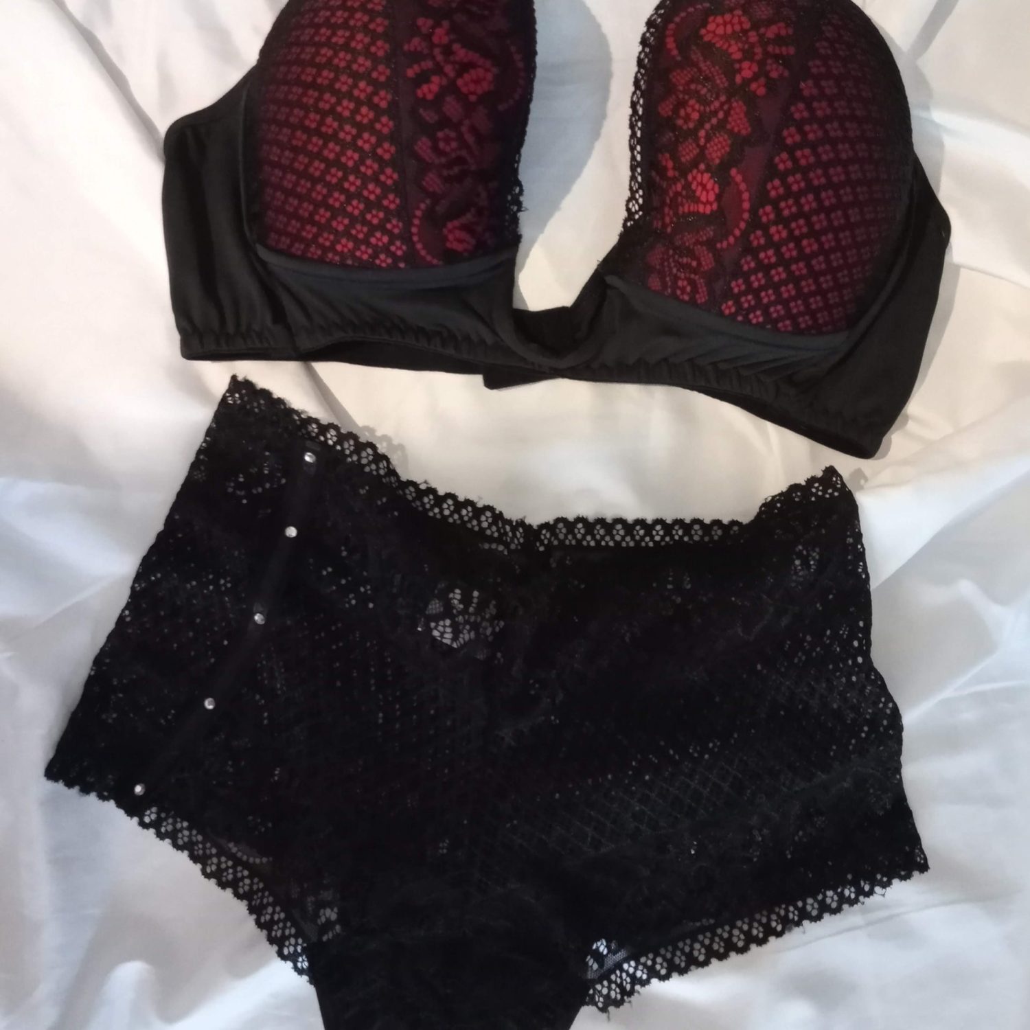 Conjunto Sensual de Renda Aline Esther Dassa